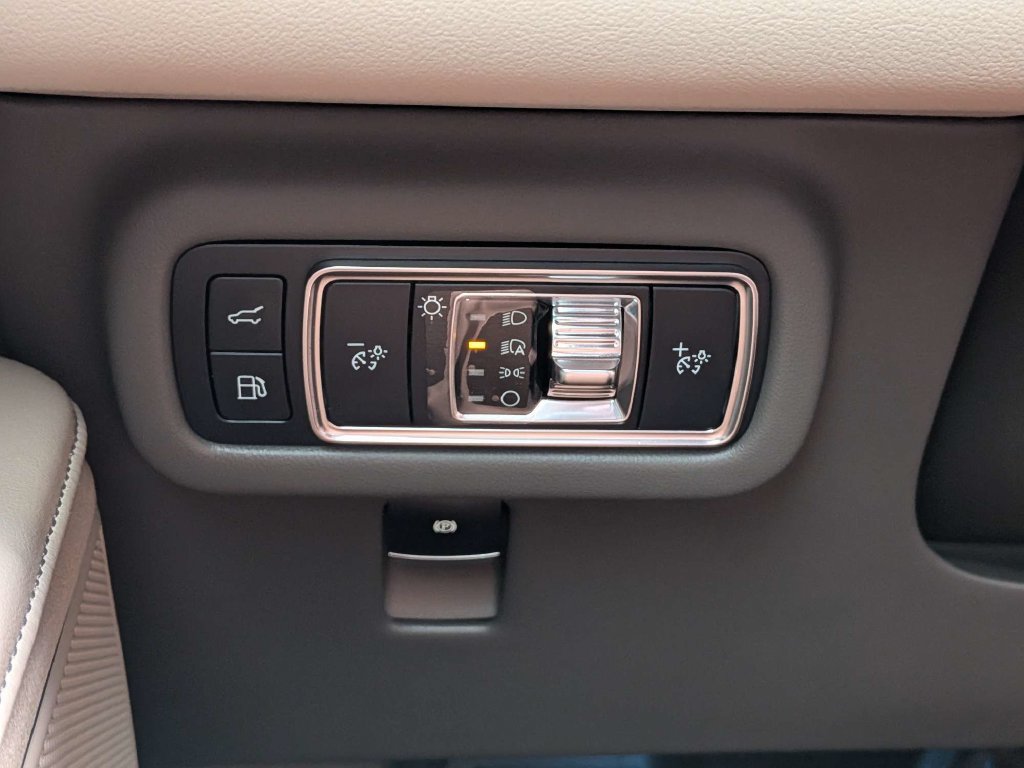 Used 2024 Lincoln Nautilus Premier AWD/4WD image 33