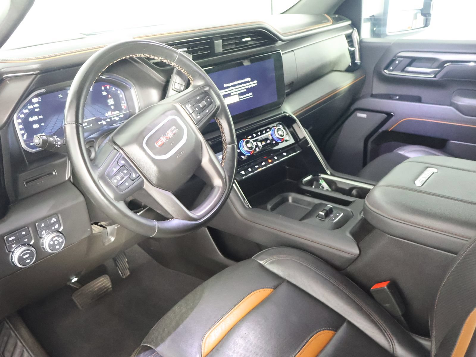 Used 2025 GMC Sierra 2500 AT4 AWD/4WD image 32