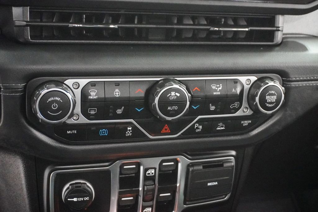 Used 2025 Jeep Wrangler Unlimited Sahara w/ Safety Group image 27