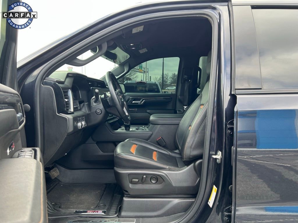 Used 2023 GMC Sierra 1500 AT4 w/ Technology Package AWD/4WD image 9