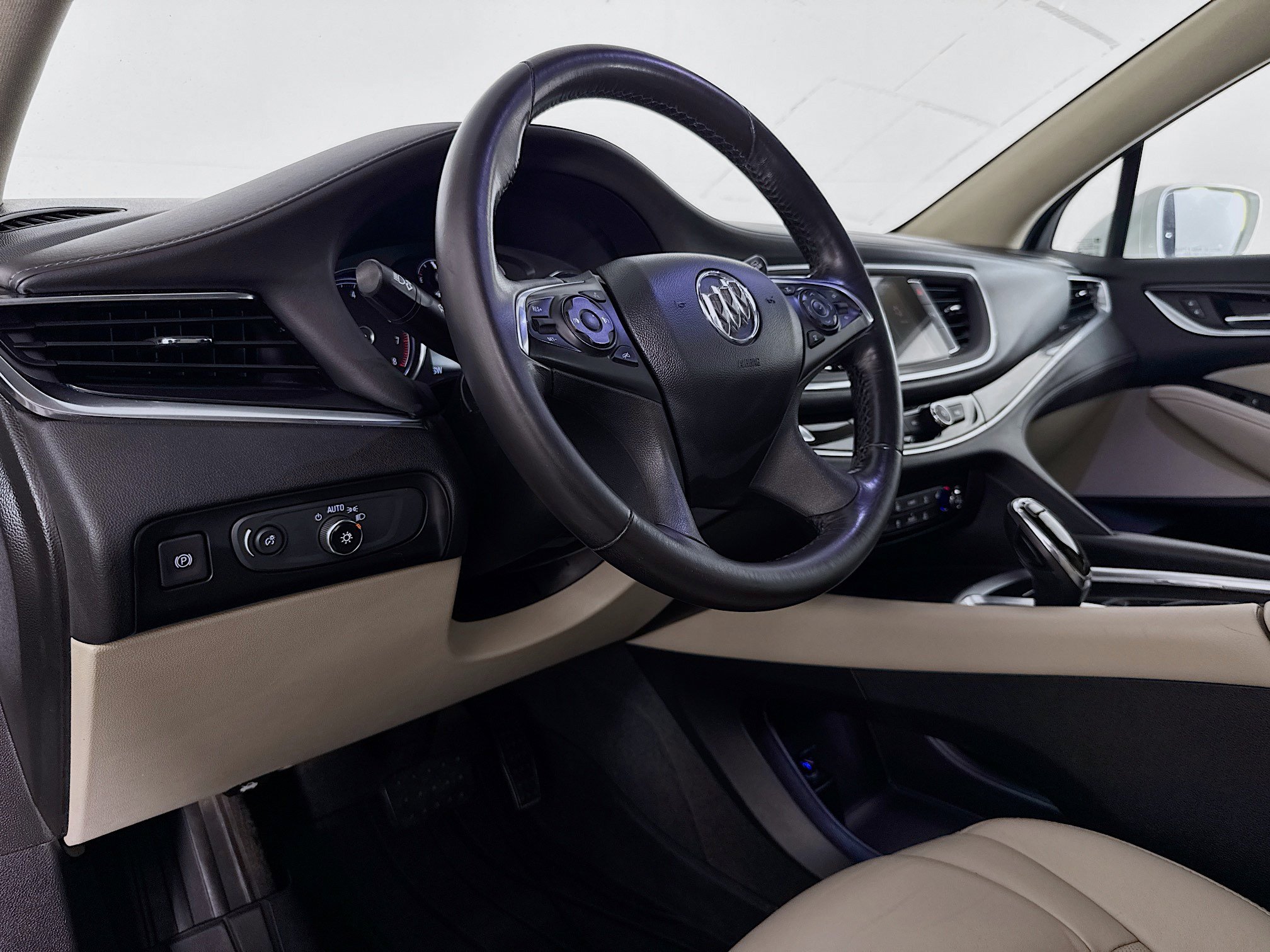 Used 2019 Buick Enclave Essence AWD/4WD image 22