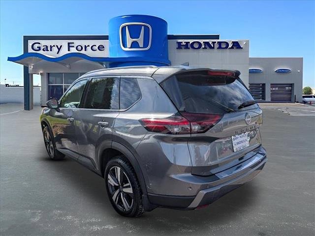 Used 2025 Nissan Rogue SL image 3