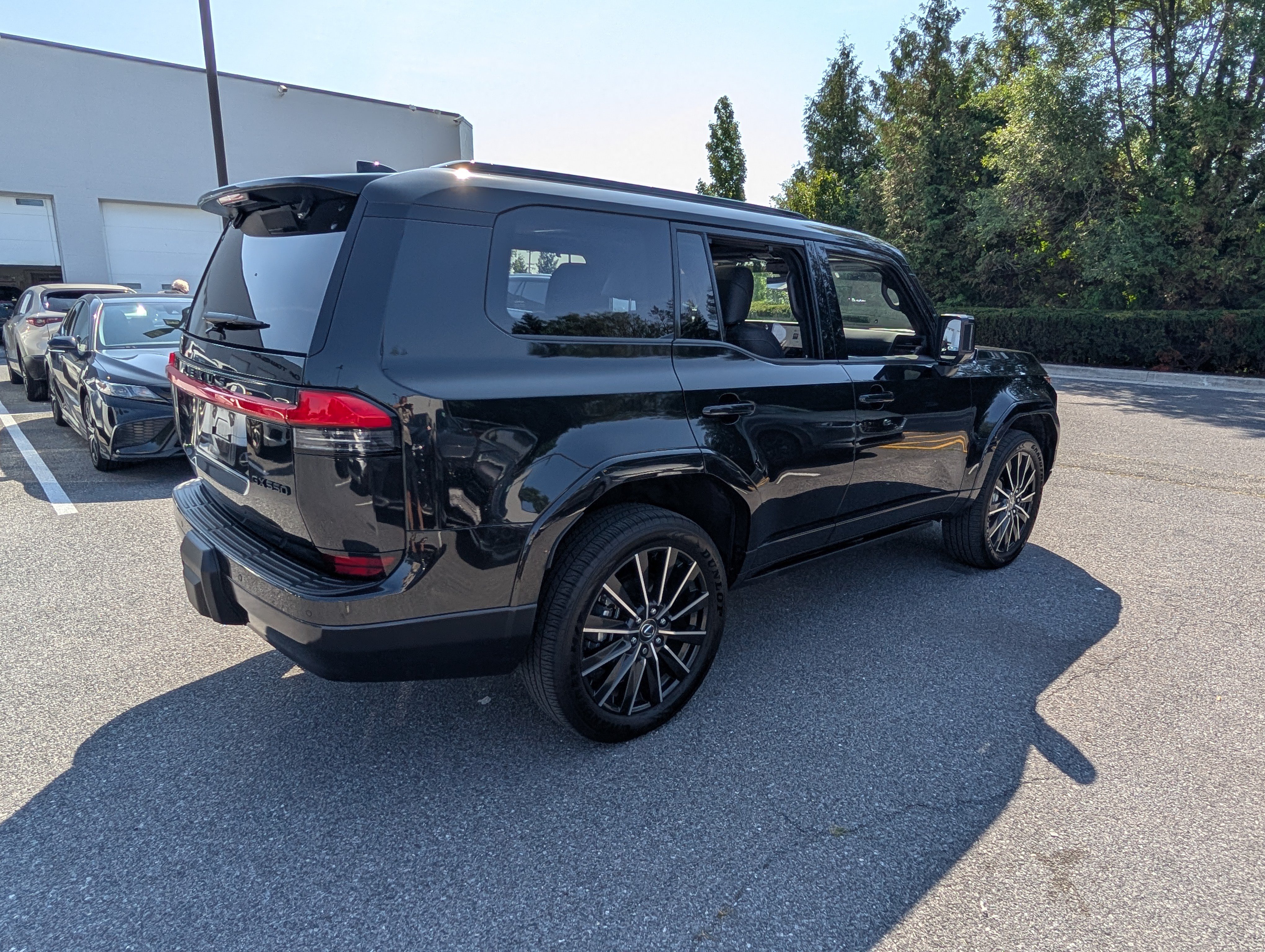 Used 2025 Lexus GX 550 w/ Accessory Package (2T) AWD/4WD image 3