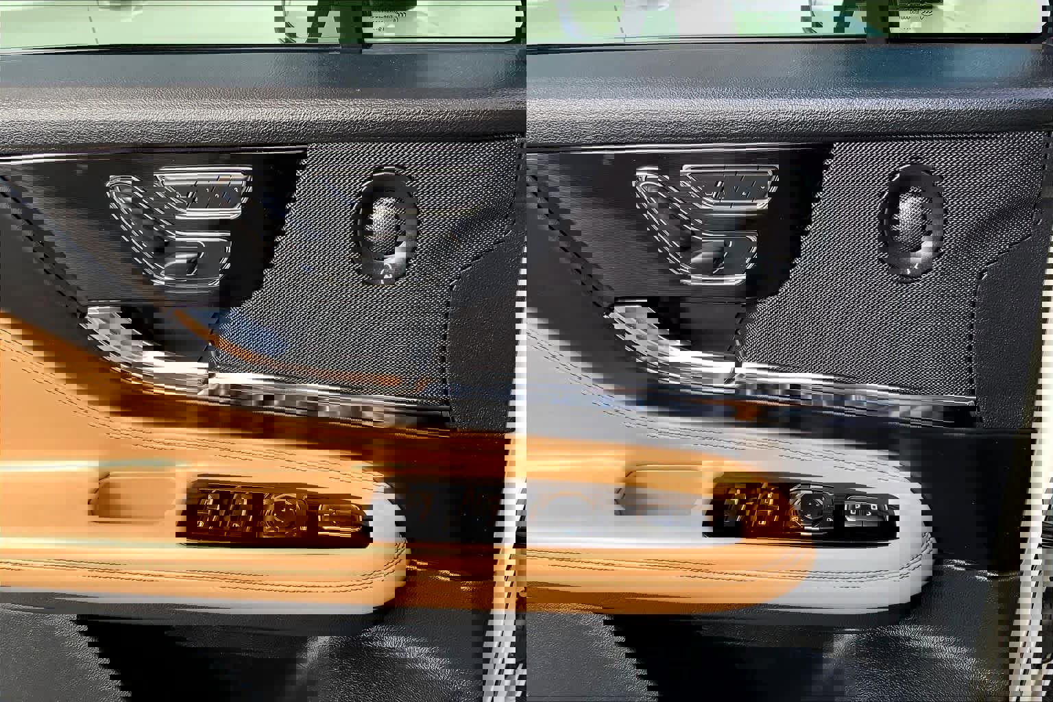 Used 2020 Lincoln Corsair Reserve image 32