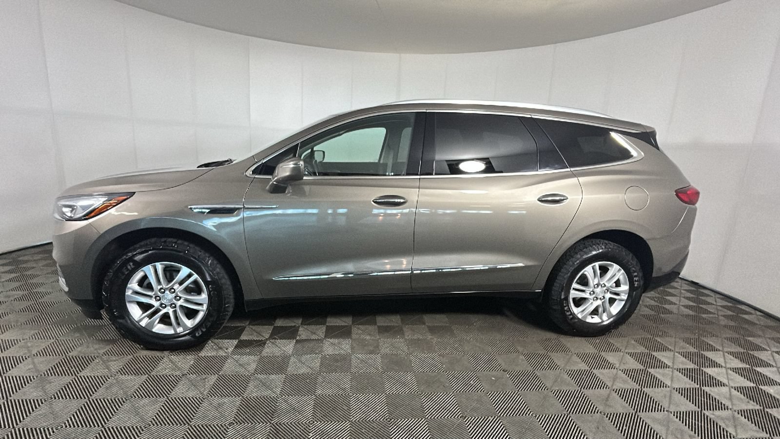 Used 2020 Buick Enclave Essence w/ LPO, Floor Liner Package FWD image 7