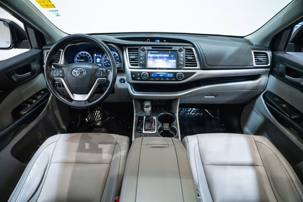 Used 2018 Toyota Highlander XLE AWD/4WD image 14