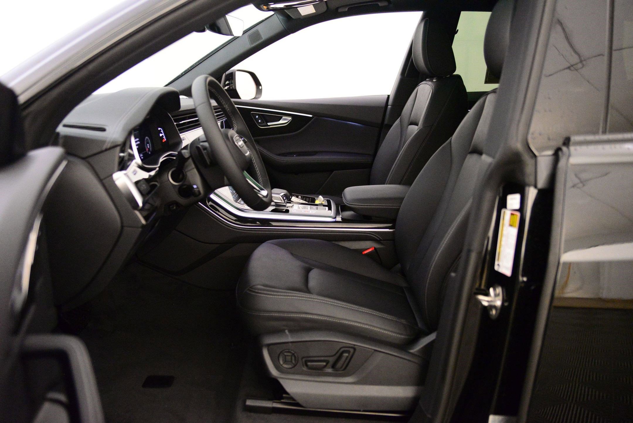 New 2025 Audi Q8 Premium Plus image 24