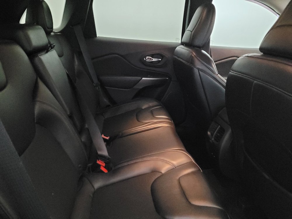 Used 2019 Jeep Cherokee Latitude Plus AWD/4WD image 19