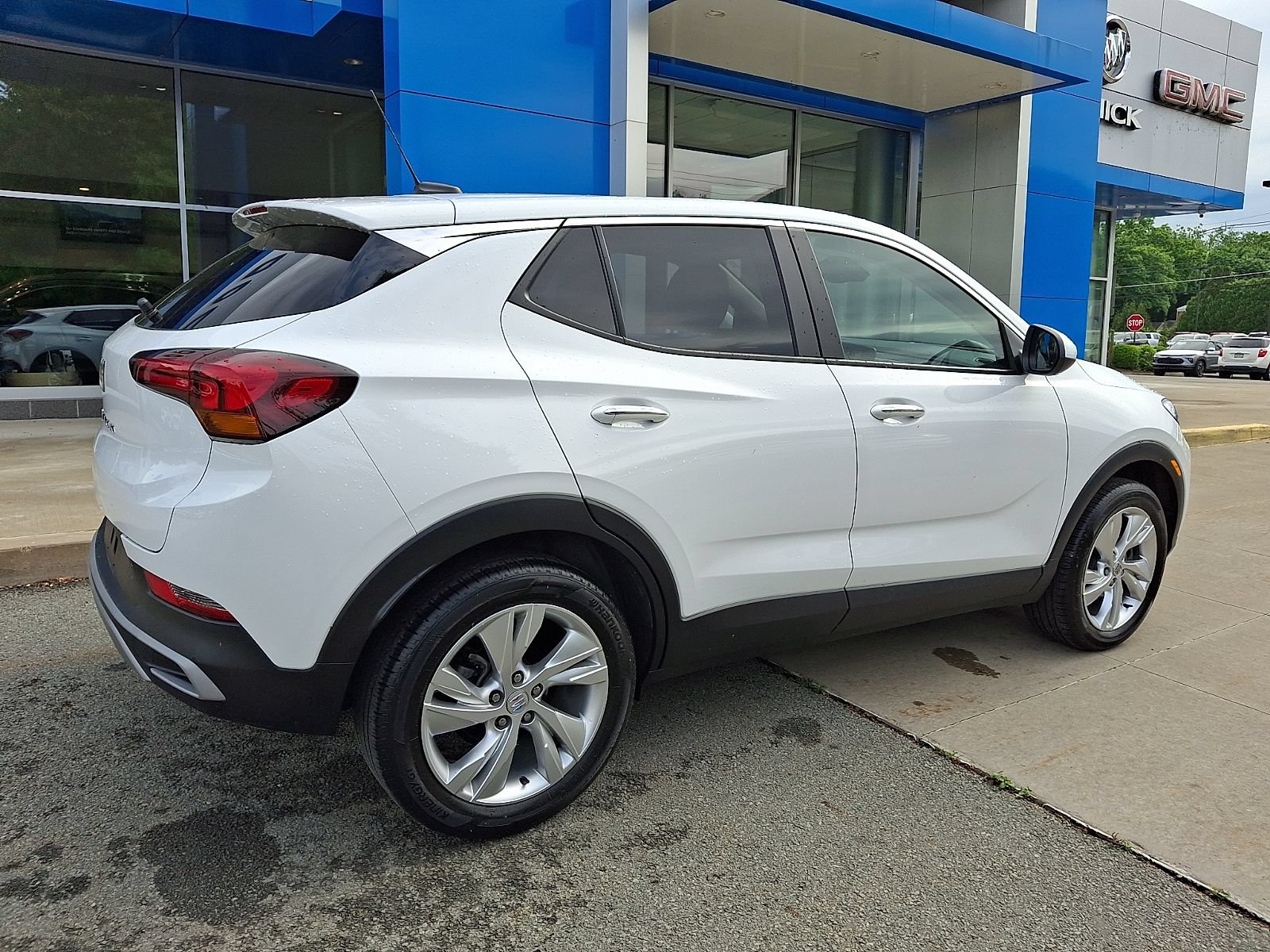 Used 2024 Buick Encore GX Preferred w/ Comfort Package AWD/4WD image 6
