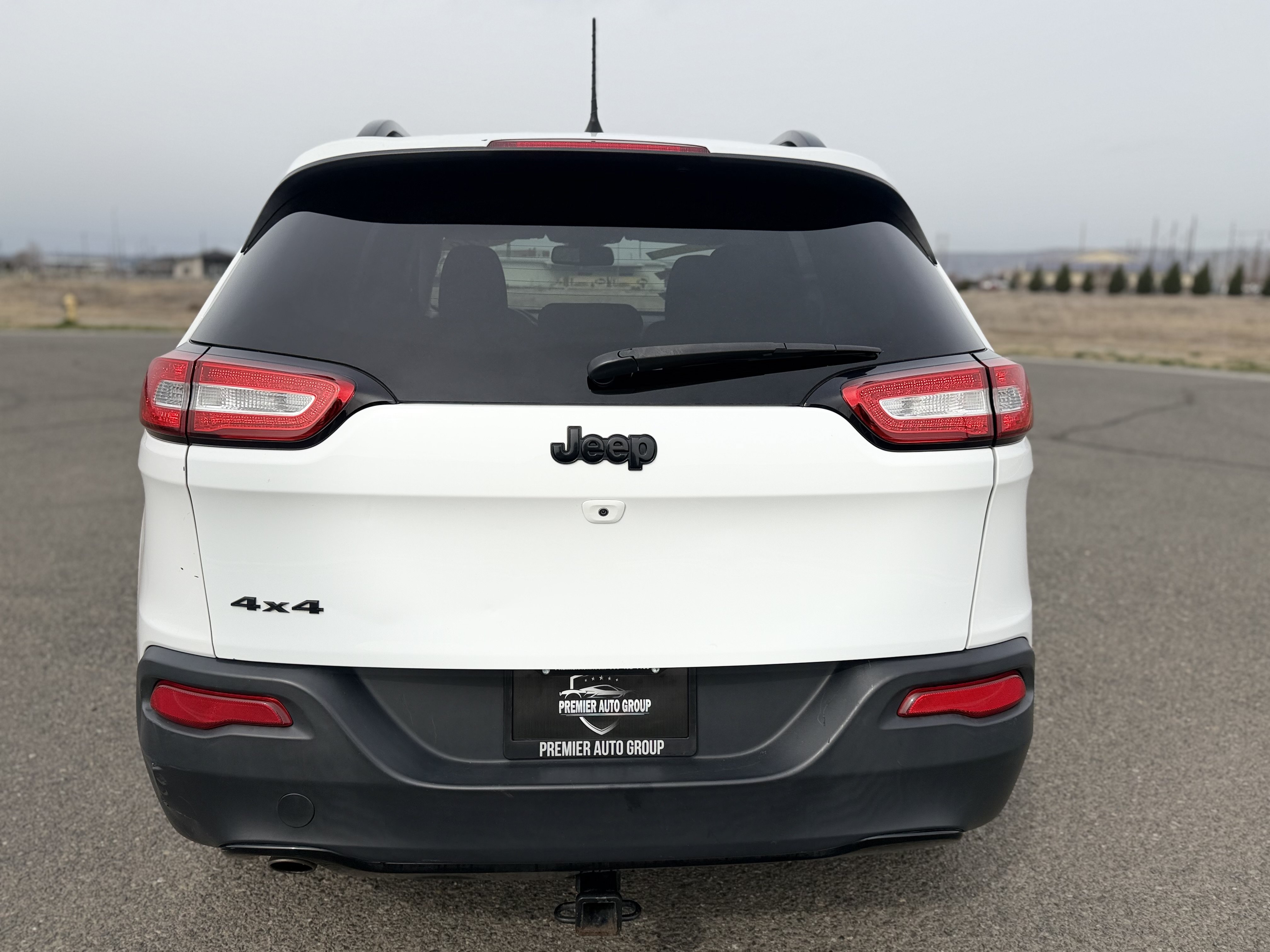 Used 2016 Jeep Cherokee Sport w/ Cold Weather Group AWD/4WD image 11
