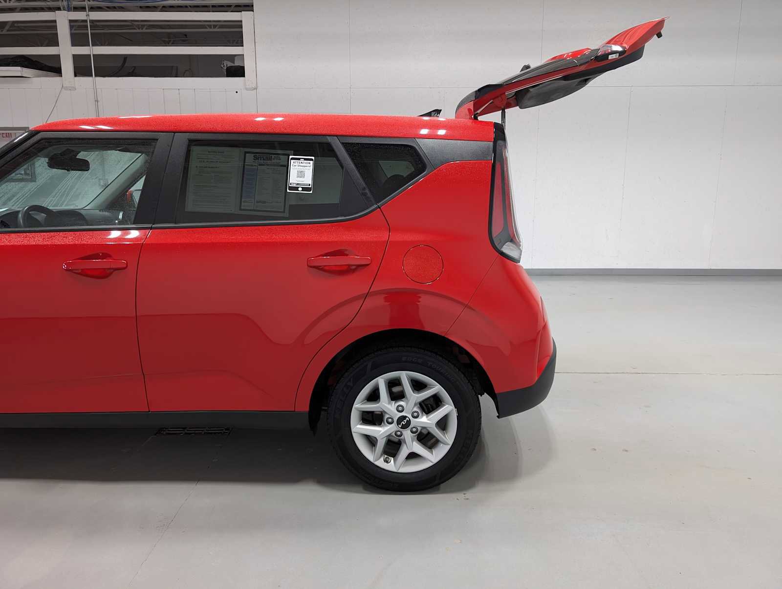 Used 2023 Kia Soul LX w/ LX Technology Package image 11