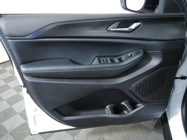 Used 2024 Jeep Grand Cherokee Altitude AWD/4WD image 23
