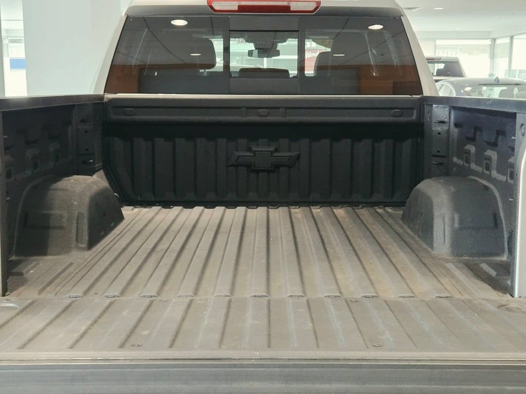 Used 2025 Chevrolet Silverado 1500 RST w/ Dark Appearance Package AWD/4WD image 13