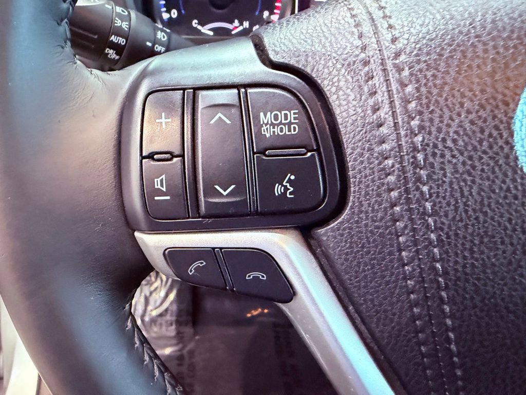 Used 2018 Toyota Highlander Plus FWD image 20