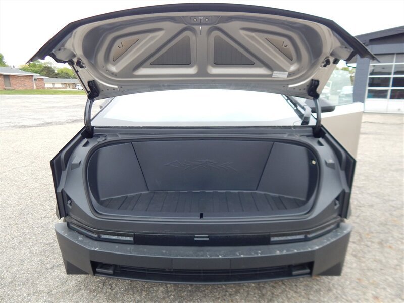 Used 2024 Tesla Cybertruck AWD Crew Cab image 29