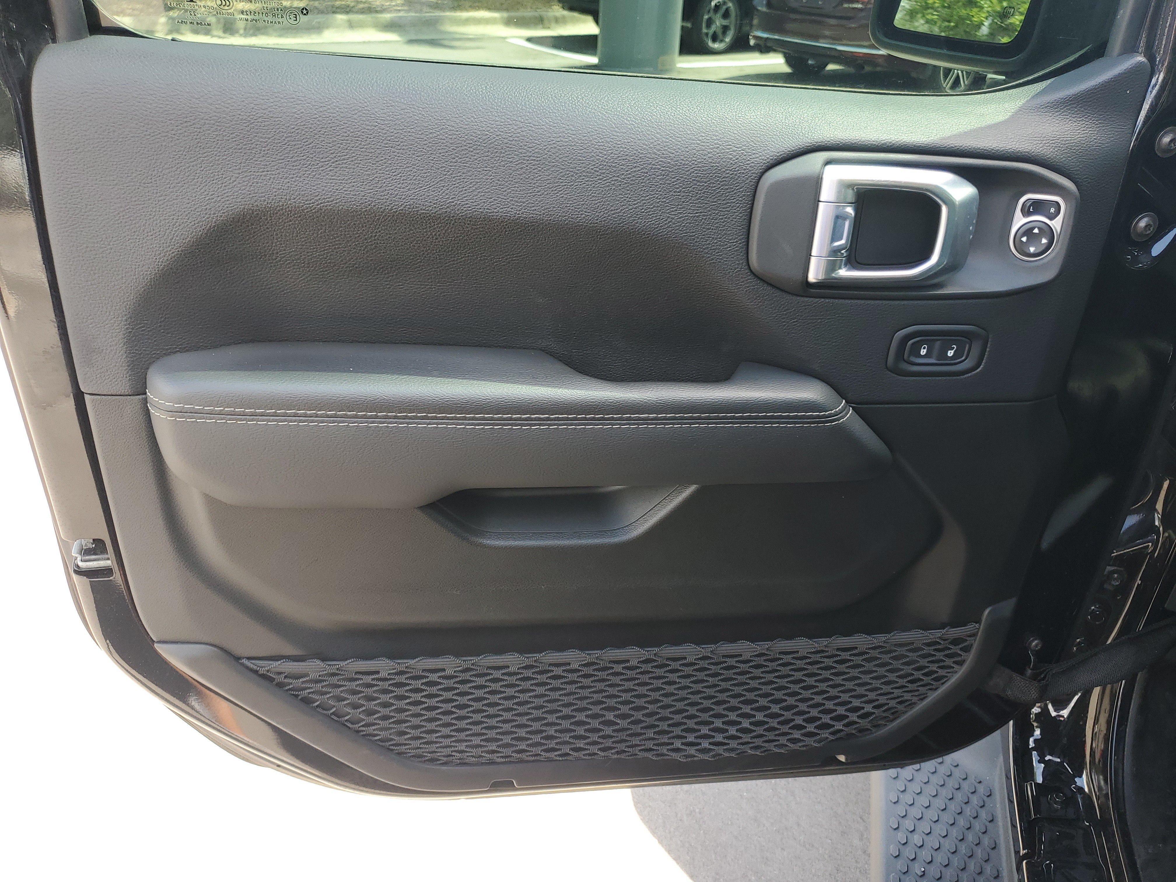 Used 2022 Jeep Wrangler Unlimited Sahara AWD/4WD image 9