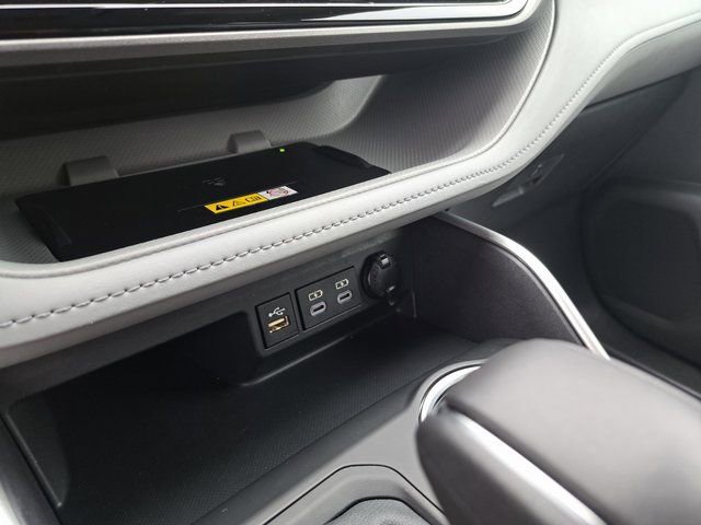 Used 2023 Toyota Highlander XLE AWD/4WD image 19