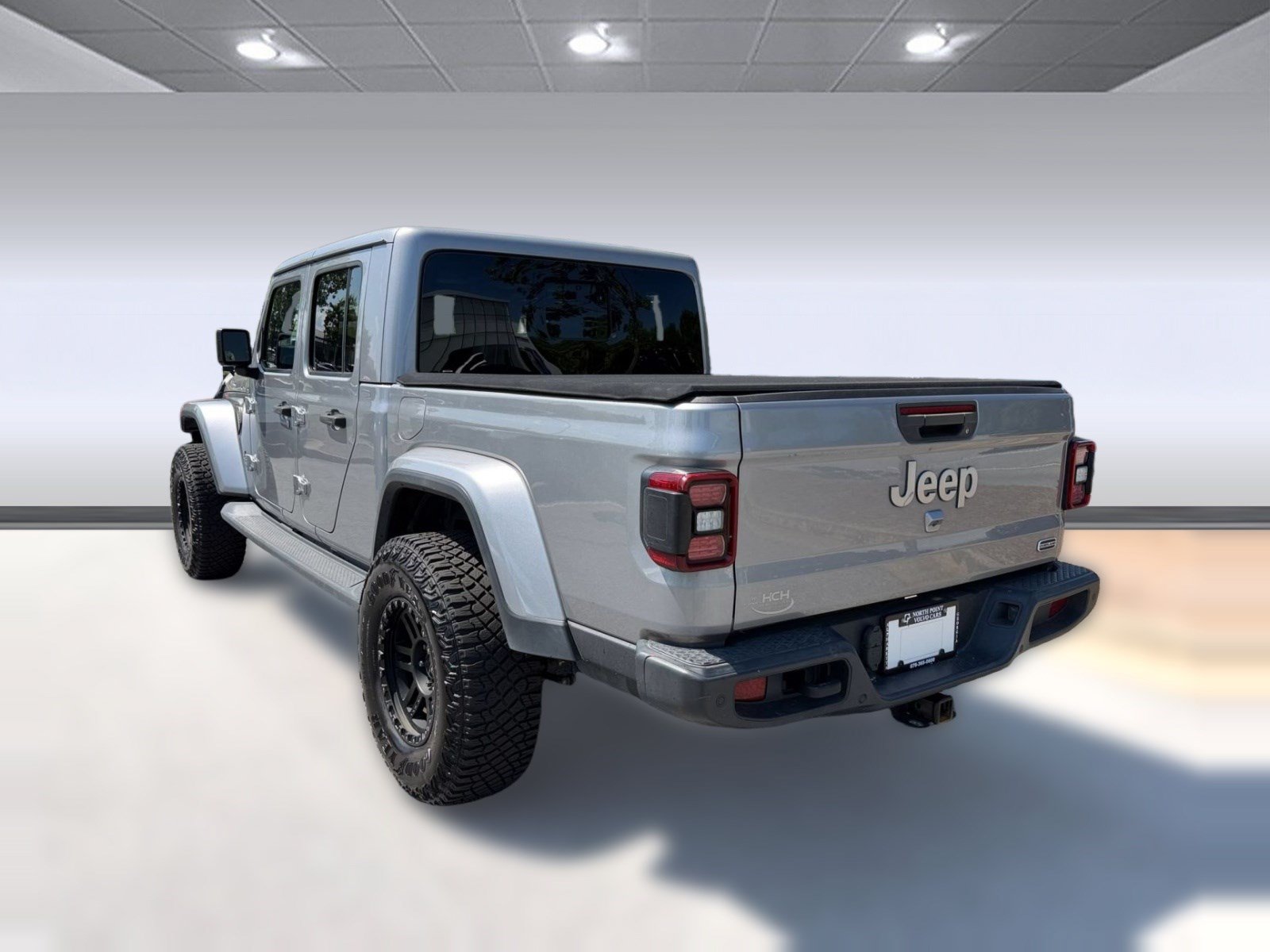 Used 2020 Jeep Gladiator Overland w/ Safety Group AWD/4WD image 3