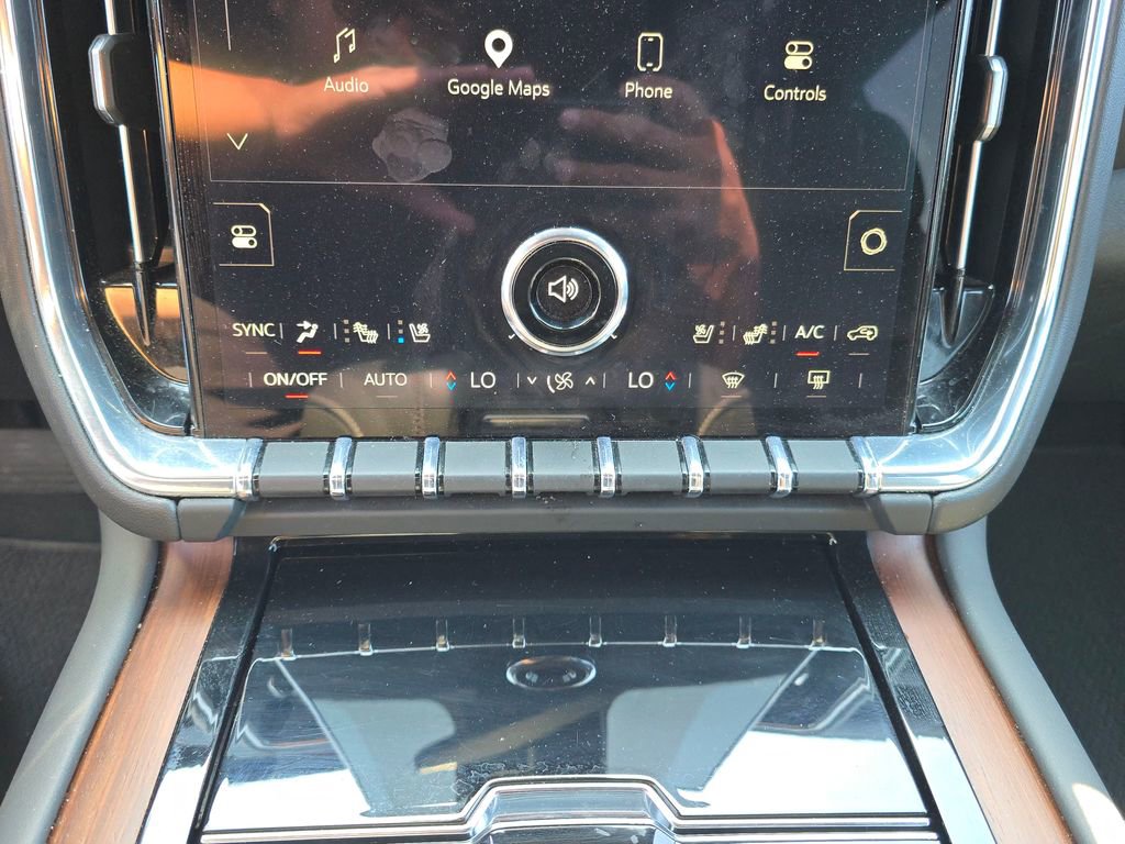 Used 2025 GMC Yukon Denali AWD/4WD image 21