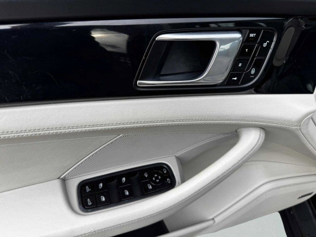 Used 2017 Porsche Panamera image 20
