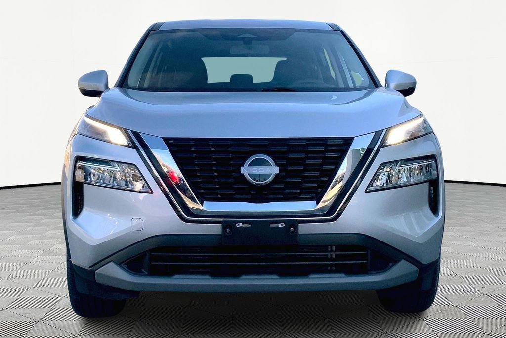Used 2023 Nissan Rogue SV image 2