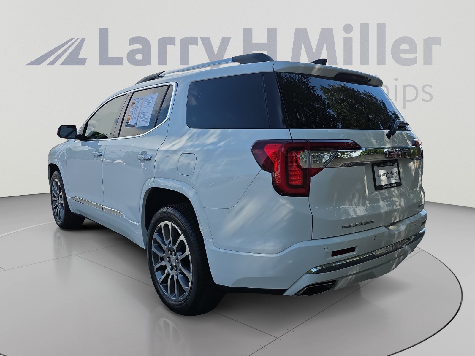 Used 2021 GMC Acadia Denali w/ Denali Ultimate Package AWD/4WD image 3
