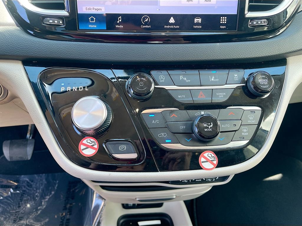 Used 2024 Chrysler Pacifica Touring-L image 15