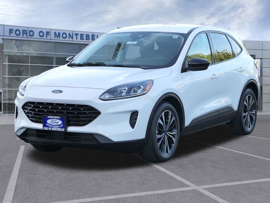 Used 2022 Ford Escape SE w/ SE Sport Appearance Package image 8