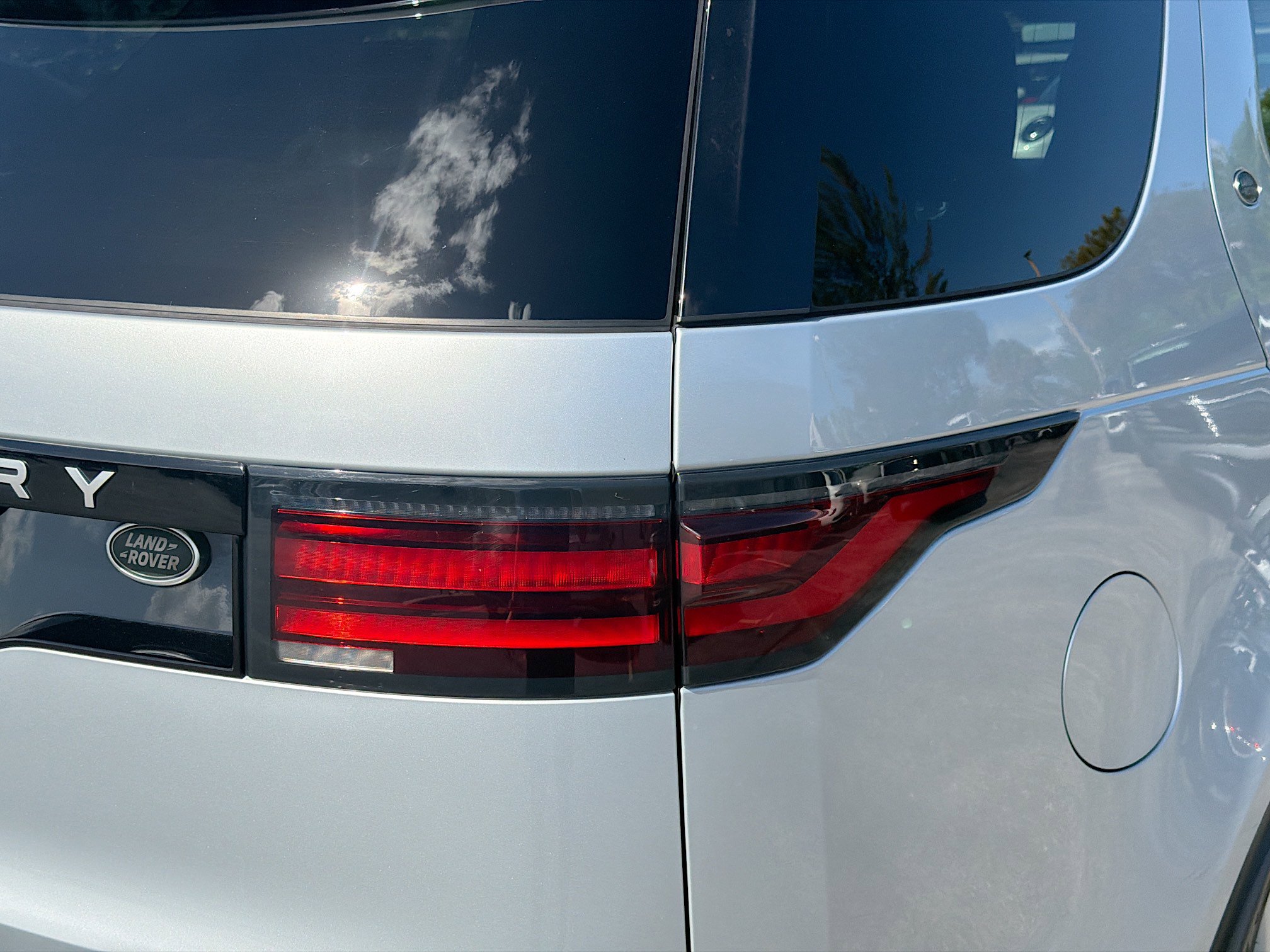 Used 2023 Land Rover Discovery S image 25