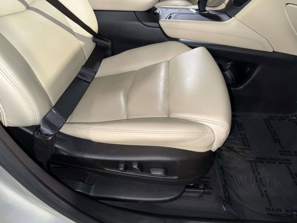 Used 2017 Cadillac XT5 Luxury w/ Driver Awareness Package image 14