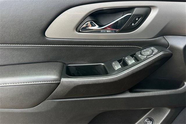 Used 2023 Chevrolet Traverse LT image 12