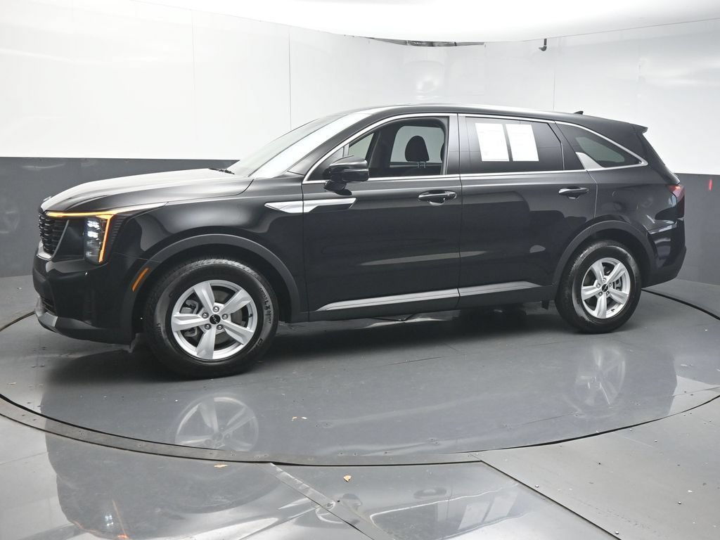 Used 2026 Kia Sorento LX FWD image 4