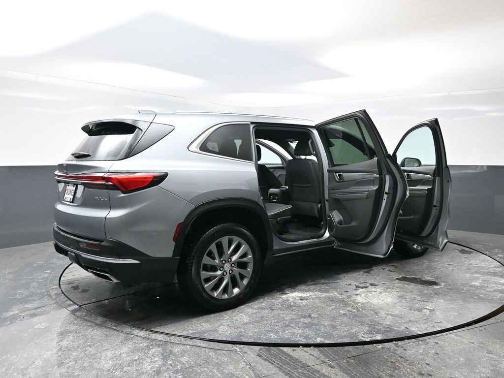 Used 2025 Buick Enclave Preferred w/ Power Package image 63