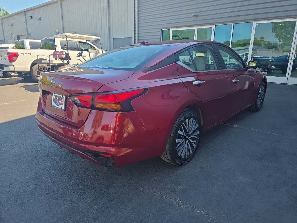 Used 2025 Nissan Altima 2.5 SV FWD image 7