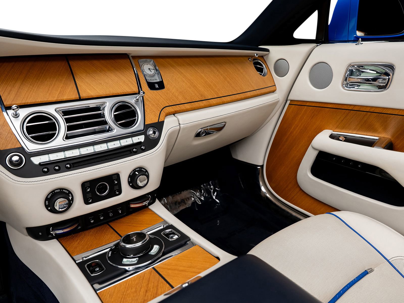 Used 2017 Rolls-Royce Dawn image 43