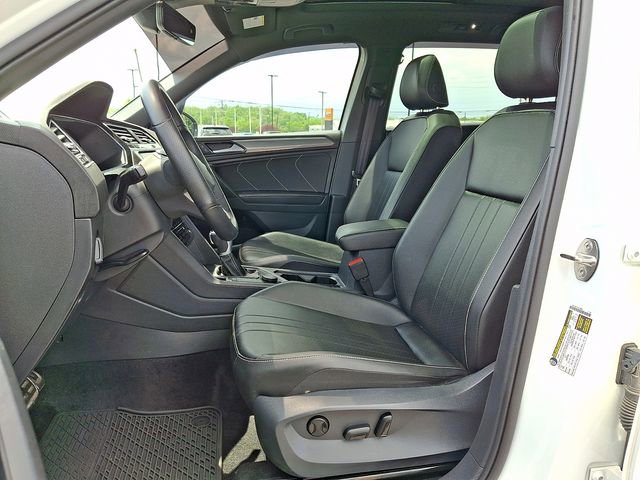 Used 2024 Volkswagen Tiguan SE R-Line AWD/4WD image 15