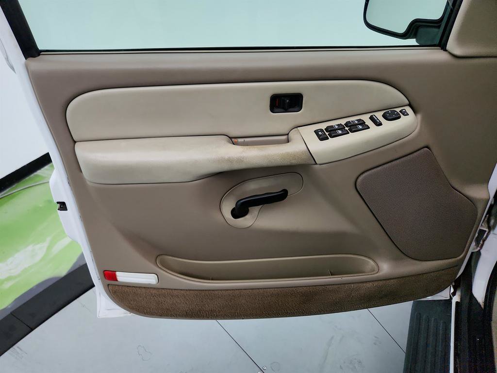 Used 2001 Chevrolet Suburban LS w/ LS Preferred Equipment Group RWD image 18