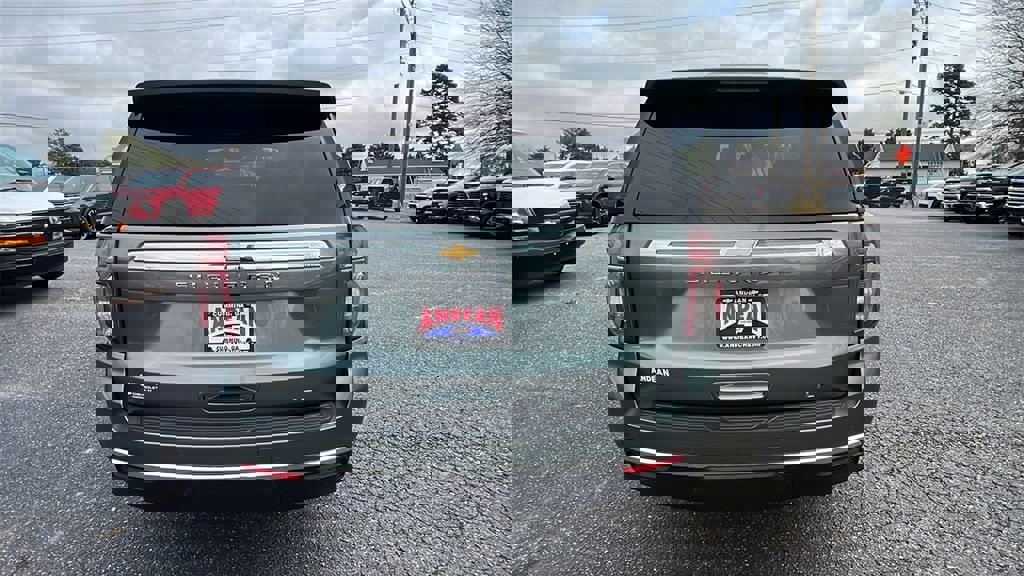 Certified 2023 Chevrolet Suburban LT w/ Luxury Package image 6