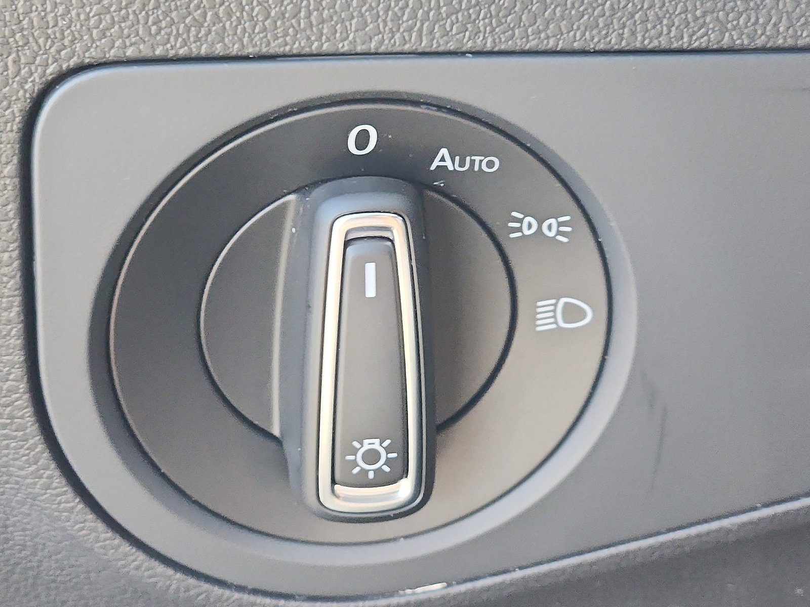 Used 2022 Volkswagen Tiguan SE image 26