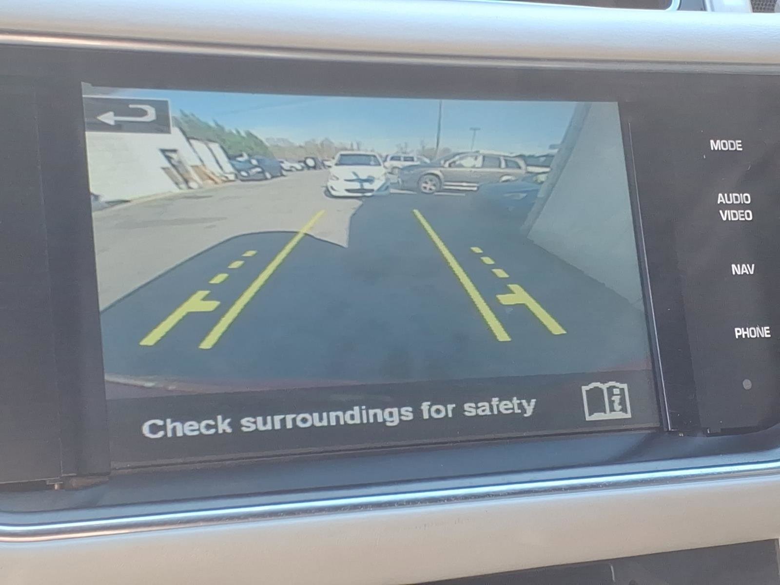 Used 2015 Land Rover Range Rover HSE image 9