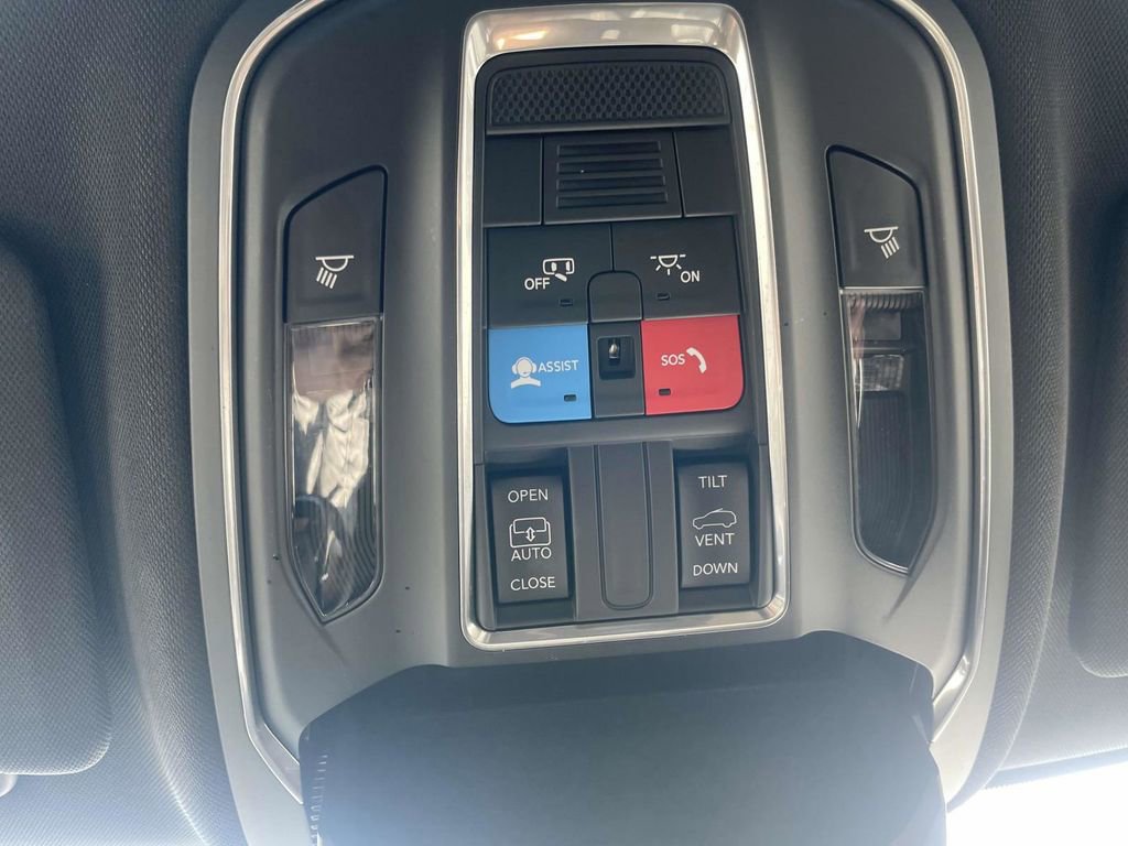 Certified 2025 Jeep Grand Cherokee Laredo X image 42