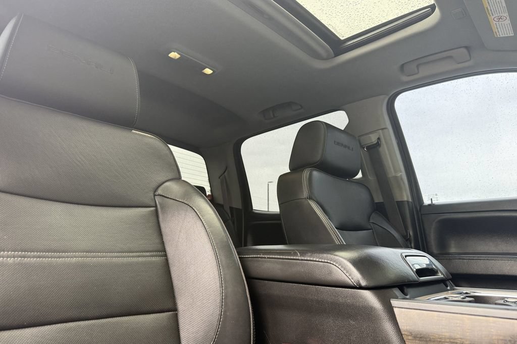 Used 2015 GMC Sierra 2500 Denali w/ Suspension Package, Off-Road AWD/4WD image 16
