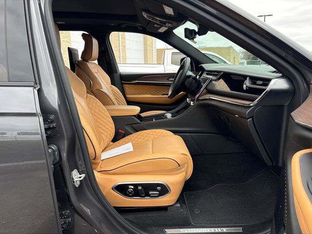 Certified 2025 Jeep Grand Cherokee L Summit w/ Advanced Protech Group IV AWD/4WD image 18