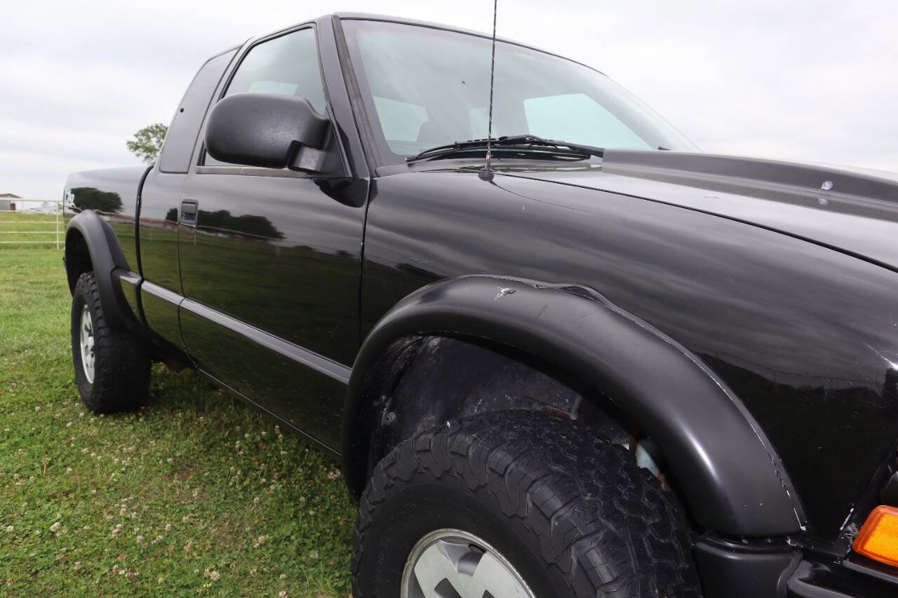 Used 2003 Chevrolet S10 Pickup LS w/ LS Preferred Equipment Group AWD/4WD image 15