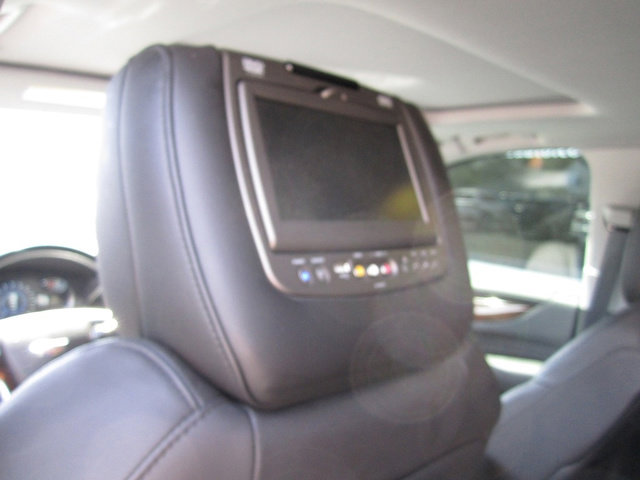 Used 2018 Cadillac Escalade Luxury w/ LPO, Radiant Package image 8