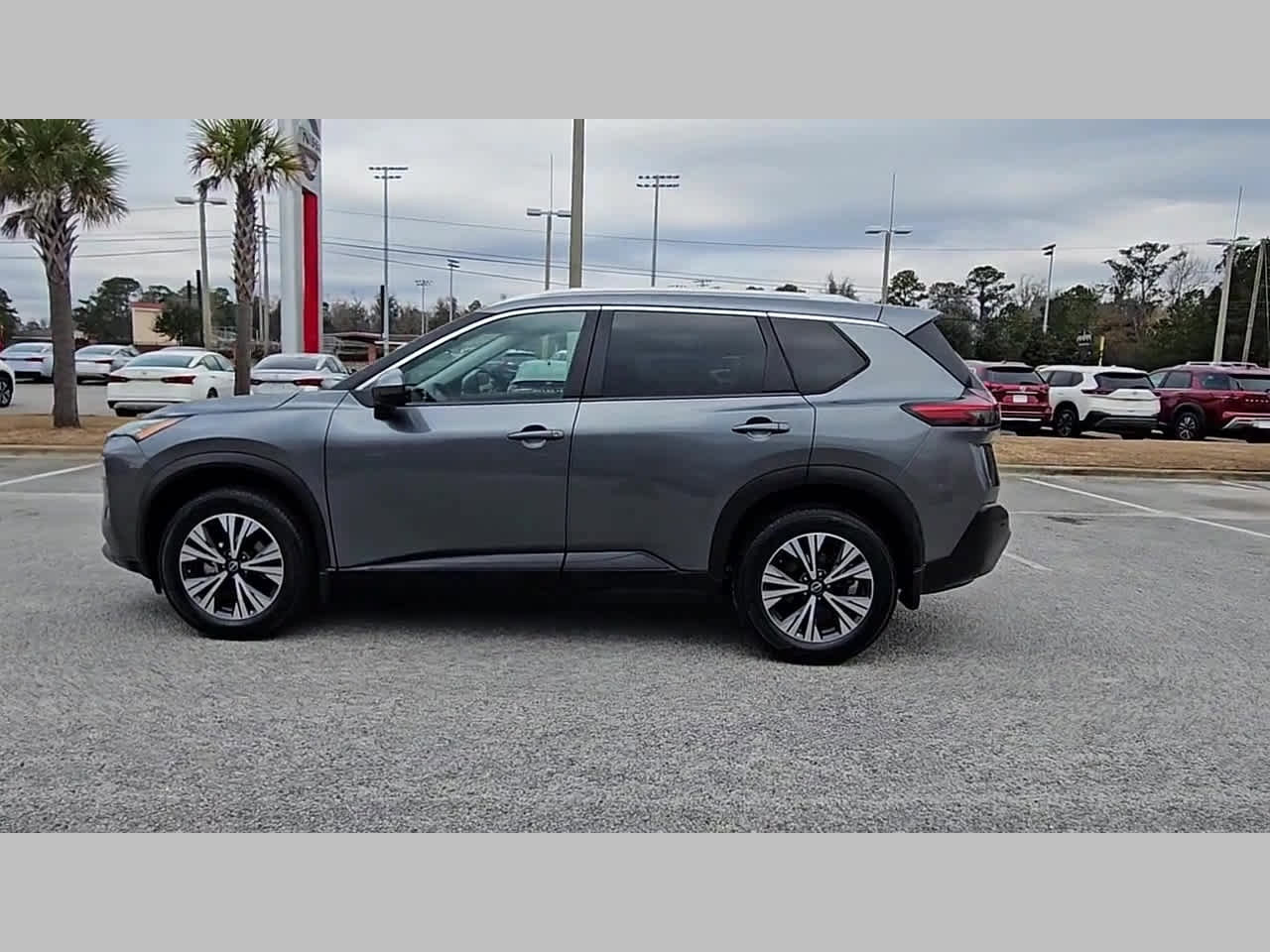 Used 2023 Nissan Rogue SV w/ SV Premium B Package image 27