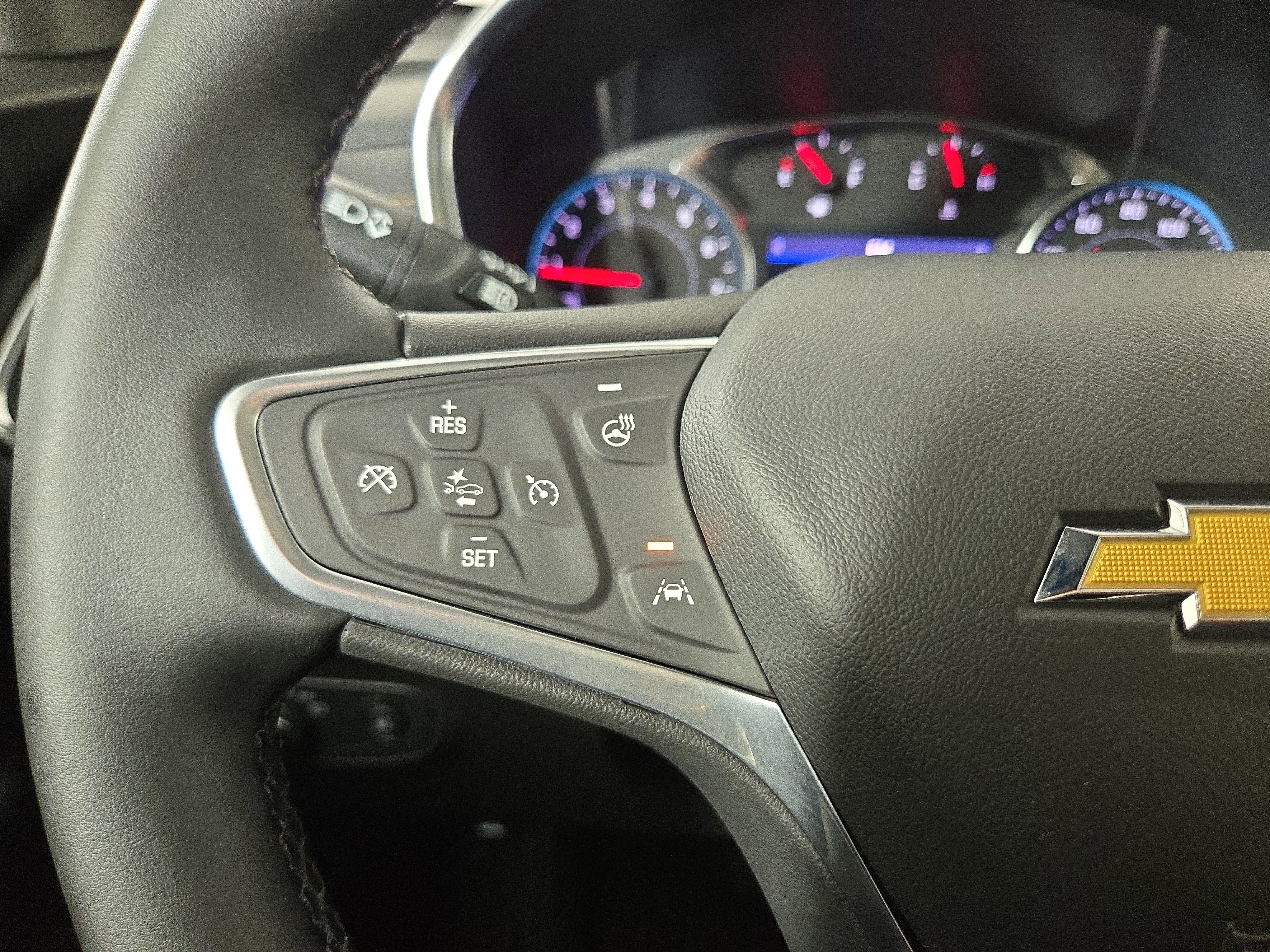 Used 2023 Chevrolet Equinox Premier image 16