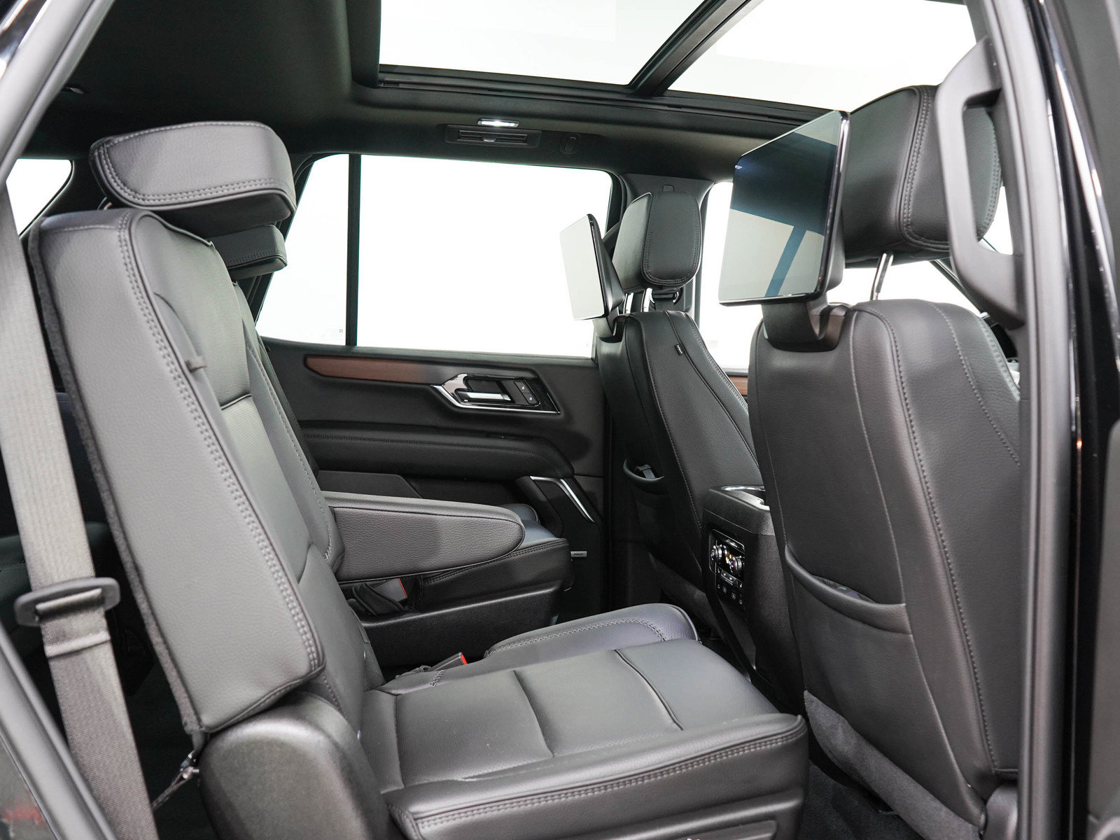 Used 2026 GMC Yukon Denali w/ Denali Reserve Package AWD/4WD image 14