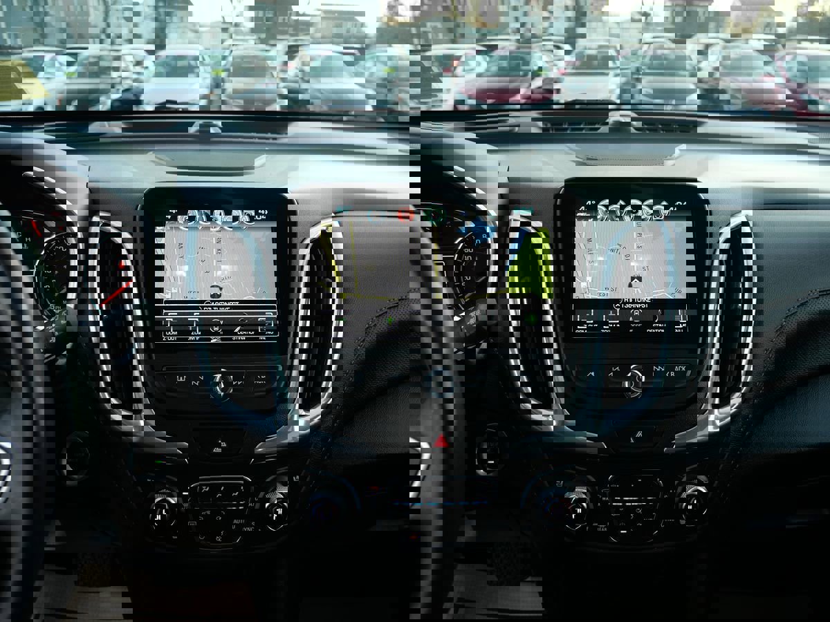 Used 2018 Chevrolet Equinox Premier image 12