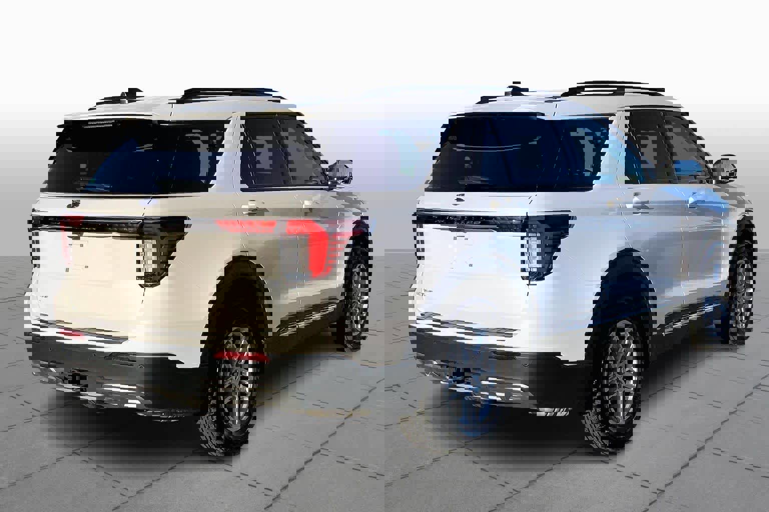 Used 2025 Ford Explorer Active w/ Active Comfort Package image 12